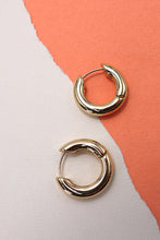 Load image into Gallery viewer, Classic Chunky Hoop Earring