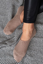 Load image into Gallery viewer, 3 Pack Ribbed Crew Socks